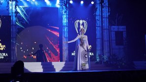 Lần đầu tiên có một Á hậu Việt Nam thể hiện tài năng ca hát trên sàn đấu quốc tế mà như tra tấn lỗ tai khán giả