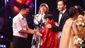Bản năng làm mẹ ở đâu mà Lưu Thiên Hương lại gọi sự cố Chấn Quốc bị đọc nhầm kết quả ở The Voice Kids là 'tai nạn nhỏ' và 'kỷ niệm đáng nhớ'?
