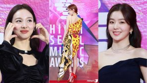 Thảm đỏ Seoul Music Awards lần thứ 29: Red Velvet và TWICE rõ xinh, nhưng Taeyeon mới là người giật trọn spotlight!