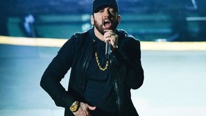 Eminem chia sẻ bức ảnh nam rapper đã vượt qua chứng nghiện rượu như thế nào trong suốt 12 năm qua!