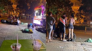 Lương Bằng Quang và Ngân 98 bị người lạ 'đi đường quyền' trên phố nhưng phản ứng của cư dân mạng mới đáng quan tâm