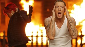 Tròn 10 năm ra mắt, siêu phẩm âm nhạc của Rihanna và Eminem chạm mốc 2 tỷ lượt xem trên Youtube!