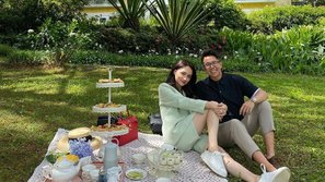 Cả showbiz ăn mừng khi Hương Giang kết đôi cùng CEO người Singapore