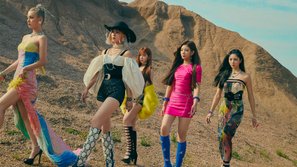 Knet phát sốt với teaser MV 'Not Shy' của ITZY: Vũ đạo siêu ngầu dù trang phục và kiểu tóc vẫn còn chút 'lấn cấn'
