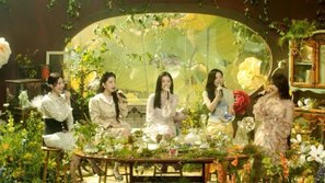 Đã 8 tháng rồi Red Velvet mới xuất hiện trở lại với đầy đủ 5 thành viên, và có một khoảnh khắc khiến Knet không khỏi xúc động 