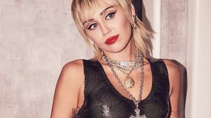 Hậu MTV VMAs 2020, Miley Cyrus tung ảnh gây sốc, khoe trọn vòng một!