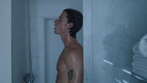 'Máu mũi tuôn trào' trước body chuẩn nét của Shawn Mendes trong trailer phim tài liệu 'In Wonder'