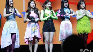 Từ 'phốt' của Irene (Red Velvet), Knet cuối cùng cũng hiểu vì sao stylist toàn cho nhóm diện outfit 'phèn'
