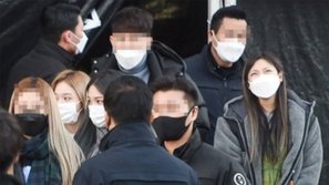 Một thành viên aespa bị truyền thông Hàn 'ghẻ lạnh' một cách khó hiểu: Báo chí làm mờ mặt, nhà đài không đăng ảnh cá nhân
