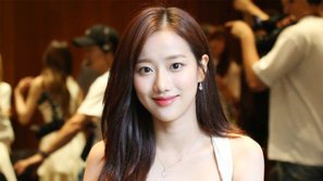 Sự nghiệp của 'idol nữ đẹp nhất Kpop' chính thức 'toang' nặng sau scandal bắt nạt: Một loạt quảng cáo bị gỡ bỏ, show giải trí dùng đến 'biện pháp mạnh'