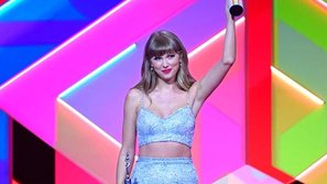 Taylor Swift xướng tên Selena Gomez và bạn trai Joe Alwyn tại BRIT Awards