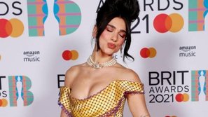 BRIT Awards 2021: Dua Lipa thắng đậm, Taylor Swift lập kỷ lục mới!