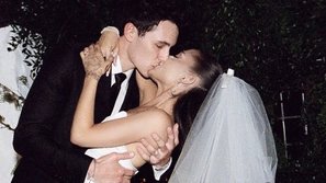 Bộ ảnh cưới của Ariana Grande gây bão MXH: Tự nhiên và tràn đầy yêu thương!