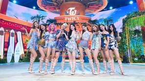 Knet so sánh các thành viên TWICE khi cùng nhảy 'vũ đạo say rượu' trong 'Alcohol-Free': Ai cũng nhảy đẹp nhưng có 2 người khiến netizen mê mẩn hơn cả