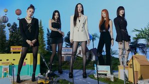 Red Velvet tung teaser cho màn comeback đầu tiên sau gần 2 năm vắng bóng nhưng điều khiến Knet chú ý hơn cả lại là sự 'thiên vị' của SM dành cho Irene