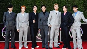 Một chi tiết về outfit của BTS tại thảm đỏ American Music Awards 2021 khiến Knet tranh cãi kịch liệt: Stylist làm vậy là đúng hay sai?