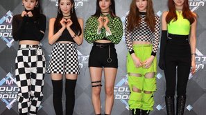 Mỗi lần comeback, outfit của các girl group này luôn gây 
