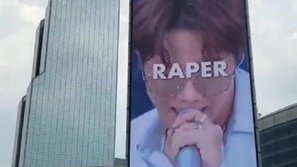 Có che mặt cũng không hết quê: fan Trung chi hàng tỷ đồng quảng cáo album đầu tay, biến J-Hope (BTS) từ rapper thành 'kẻ hiếp dâm'