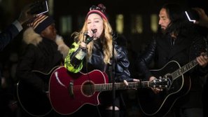 Madonna đích thân biểu diễn, kêu gọi bỏ phiếu cho bà Hillary Clinton