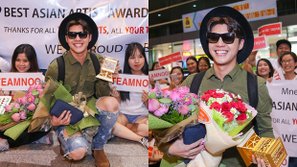 Ngày trở về từ MAMA 2016, Noo Phước Thịnh hạnh phúc trong vòng tay fan