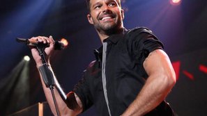 Ricky Martin cảm ơn fan đã động viên sau biến cố gia đình