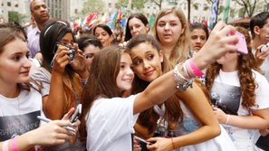 Suýt bị tấn công, Ariana Grande vẫn xin bảo vệ 