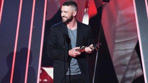Giải thưởng quan trọng nhất iHeartRadio 2017 đã thuộc về...