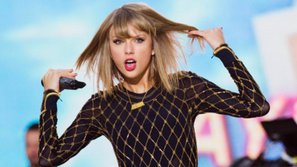 Taylor Swift hốt hoảng vì bị fan cuồng leo mái nhà 