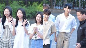 Music Bank 26/5: Ngắm những idol mặc quần áo như diện đồ đôi với nhau