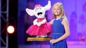 Cô bé 12 tuổi giành nút vàng "America's Got Talent 2017" nhờ hát tiếng bụng