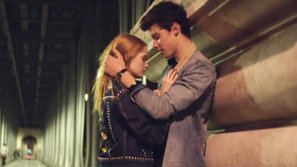 Shawn Mendes khiến fan ghen lồng lộn vì quá tình với nữ chính trong MV mới