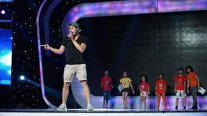 Trọng Hiếu hỗ trợ top 6 Vietnam Idol Kids trong đêm diễn cuối