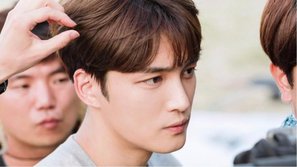 Kim Jaejoong (JYJ) bị tai nạn, phải khâu 7 mũi trên phim trường "Manhole"