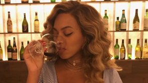 Mới sinh con chưa được 2 tháng, Beyoncé đã cùng chồng tiệc tùng đến khuya