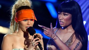 15 khoảnh khắc gây tranh cãi nhất trong lịch sử Lễ trao giải MTV Video Music Awards