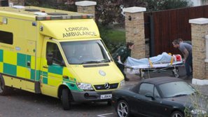 Sốc: 'Ông trùm' Simon Cowell nhập viện cấp cứu khẩn cấp vì ngất xỉu và ngã cầu thang