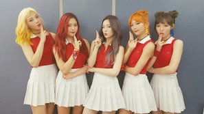 Soi đỉnh thành tích của 'Rookie' và 'Red Flavor' trong khi chờ màn comeback thứ 3 trong năm 2017 của Red Velvet