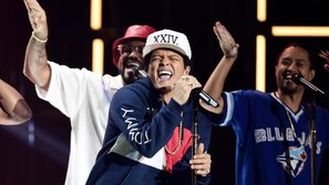 'Nấm lùn' Bruno Mars thắng giải quan trọng nhất tại American Music Awards 2017