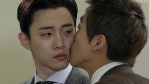 Hủ nữ chắc chắn sẽ thích: Bất ngờ với nụ hôn ngọt ngào của một cặp sao nam trong  KBS Drama Awards 2017