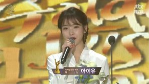 Golden Disc Awards lần thứ 32: IU giành Daesang đúng như dự đoán; Yoon Jong Shin, TWICE và BTS 'lỡ hẹn' với giải thưởng danh giá
