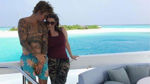 Justin Bieber tình cảm bên mẹ trong kỳ nghỉ dưỡng ở Maldives