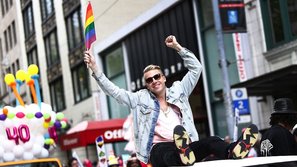 9 nghệ sĩ nam công khai ủng hộ cộng đồng LGBT