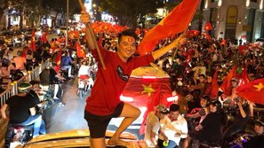 Đây mới là bằng chứng của 'fan cuồng' bóng đá: hủy loạt show để chỉ ở nhà cổ vũ U23 Việt Nam
