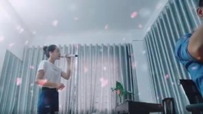 Lộ clip hát live hụt hơi ca khúc mới, Chi Pu bị bóc mẽ chỉnh giọng MV ‘Tôi vẫn hát’ quá đà, không cách nào nhận ra giọng thật  