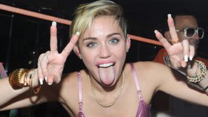 Ca khúc 'We Can't Stop' từ năm 2013 của Miley Cyrus bất ngờ bị cáo buộc đạo nhái từ một ca khúc từ năm 1988