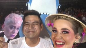 Fan Việt nức lòng khi Katy Perry đội nón lá trên đất Sing, ‘hứa hẹn gặp các Katy Cat vào một ngày không xa’