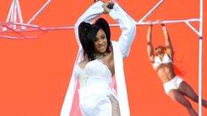 Cardi B twerk khí thế trên sân khấu Coachella bất chấp đang mang thai 6 tháng!