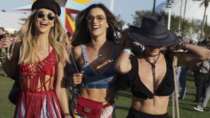 Mốt mặc nội y ra đường bùng nổ ở lễ hội Coachella 2018
