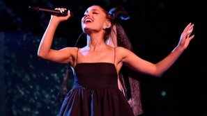 Ariana Grande xúc động chia sẻ cảm xúc nhân dịp tưởng niệm 1 năm thảm kịch Manchester
