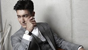 Sau nhiều năm, trai đẹp của Super Junior vẫn khiến fan phát cuồng với màn skinship 'tình bể bình' trên sóng truyền hình